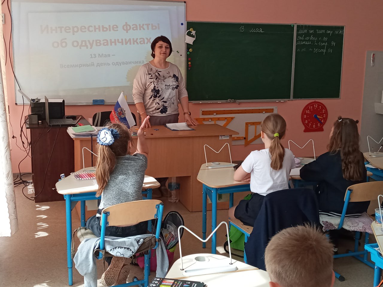 Это удивительное растение — одуванчик.